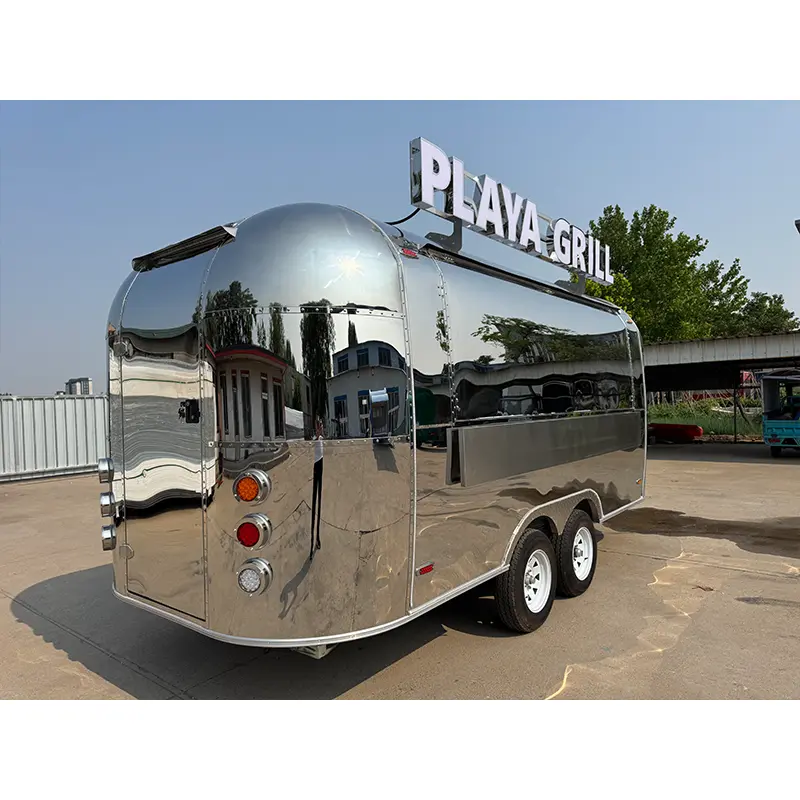 Ρυμουλκούμενο Airstream από ανοξείδωτο ατσάλι με καθρέφτη